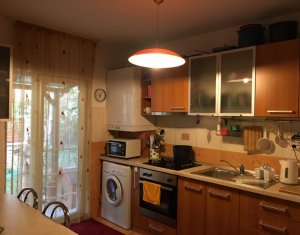 Ház 4 szobák kiadó on Floresti