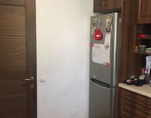 Ház 4 szobák kiadó on Floresti