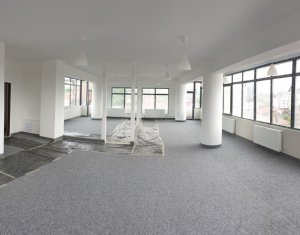 Spatiu comercial tip open-space, in cladire de birouri, zona Iris