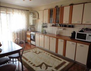 Lakás 3 szobák eladó on Floresti