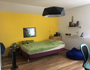 Ház 5 szobák kiadó on Floresti