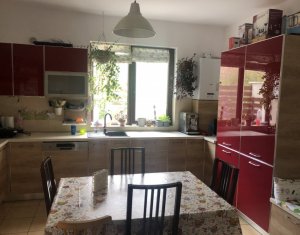 Ház 5 szobák kiadó on Floresti