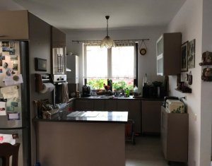 Ház 4 szobák eladó on Floresti