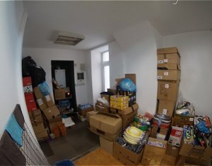 Spatiu comercial, vad pietonal, vitrina la strada, zona zero