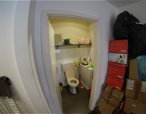 Spatiu comercial, vad pietonal, vitrina la strada, zona zero