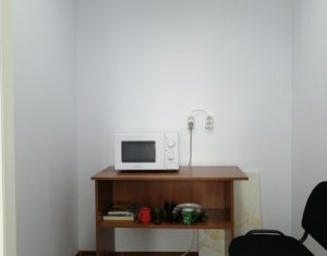 Spatiu birou, compartimentat, 52 mp, zona Piata Cipariu, servicii administrare