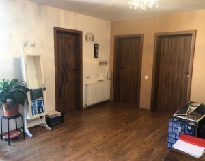 Lakás 3 szobák eladó on Floresti