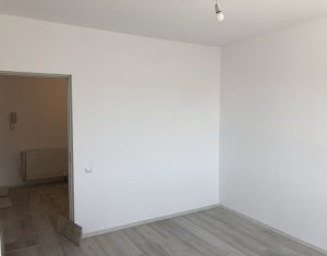 Lakás 3 szobák eladó on Floresti