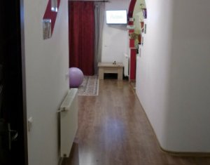 Lakás 3 szobák eladó on Floresti