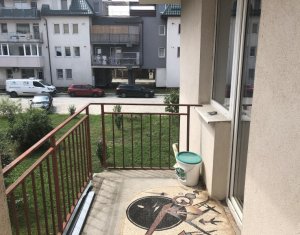 Lakás 3 szobák eladó on Floresti