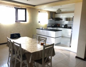 Ház 5 szobák eladó on Floresti