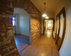 Lakás 5 szobák kiadó on Cluj-napoca, Zóna Centru