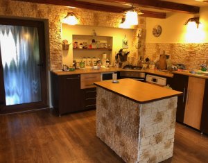 Ház 4 szobák kiadó on Floresti