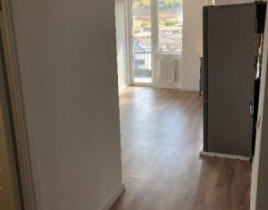 Lakás 2 szobák eladó on Floresti