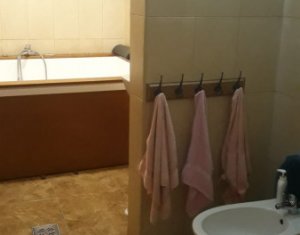 Ház 8 szobák eladó on Floresti