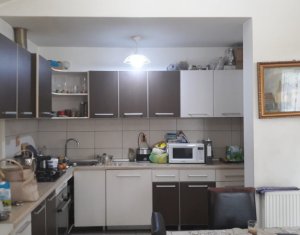 Ház 8 szobák eladó on Floresti