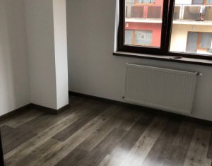 Lakás 3 szobák eladó on Floresti