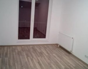 Lakás 3 szobák eladó on Floresti