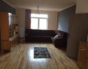 Ház 4 szobák kiadó on Floresti