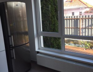 Ház 4 szobák kiadó on Floresti