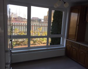 Ház 4 szobák kiadó on Floresti