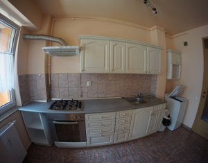 Appartement 3 chambres à louer dans Cluj-napoca, zone Marasti