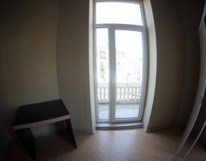 Appartement 3 chambres à louer dans Cluj-napoca, zone Centru