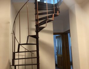 Appartement 4 chambres à louer dans Cluj-napoca, zone Centru