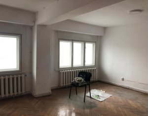 Appartement 4 chambres à louer dans Cluj-napoca, zone Centru