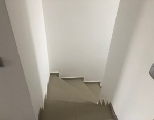 Maison 4 chambres à vendre dans Floresti