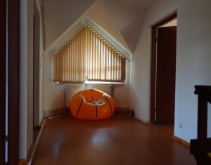 Maison 3 chambres à vendre dans Chinteni