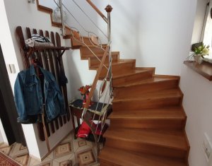 Ház 5 szobák eladó on Floresti