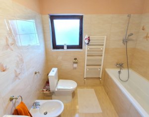 Maison 5 chambres à vendre dans Floresti