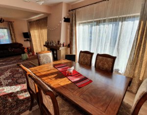 Maison 5 chambres à vendre dans Floresti