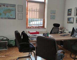 Spatiu birou elegant 160 mp + curte proprie, in Gruia, foarte aproape de centru 