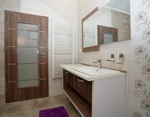 Ház 5 szobák kiadó on Sannicoara