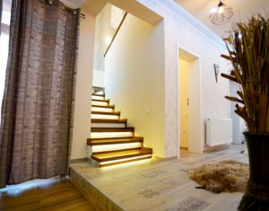 Ház 5 szobák kiadó on Sannicoara