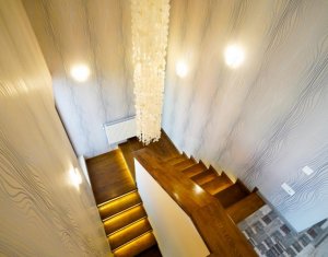 Ház 5 szobák kiadó on Sannicoara