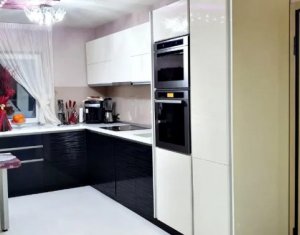 Appartement 4 chambres à vendre dans Cluj-napoca, zone Marasti