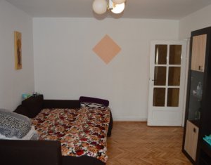 Appartement 3 chambres à vendre dans Cluj-napoca, zone Intre Lacuri
