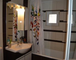 Appartement 3 chambres à vendre dans Cluj-napoca, zone Intre Lacuri