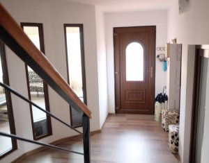 Maison 5 chambres à vendre dans Floresti