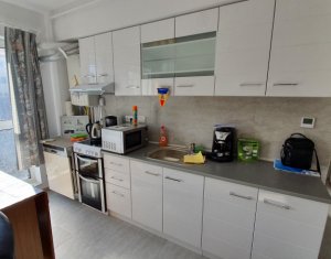 Lakás 3 szobák eladó on Floresti