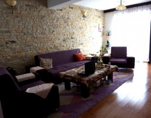 Lakás 3 szobák eladó on Floresti