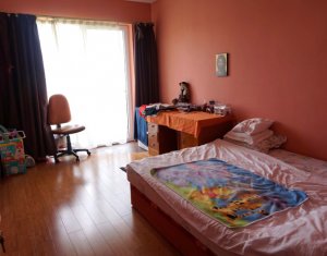 Lakás 3 szobák eladó on Floresti