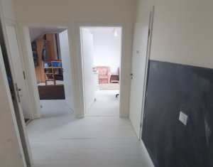 Lakás 4 szobák eladó on Floresti