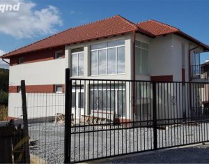 Appartement 3 chambres à vendre dans Baciu, zone Centru