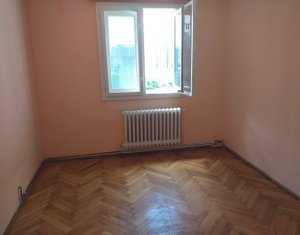Appartement 4 chambres à vendre dans Cluj-napoca, zone Manastur