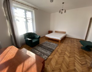Appartement 4 chambres à louer dans Cluj-napoca, zone Centru