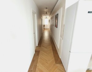 Lakás 4 szobák eladó on Floresti